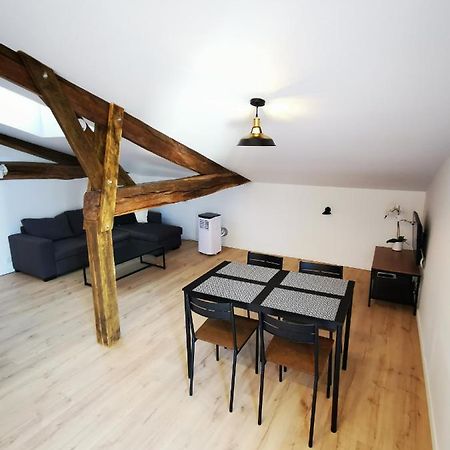 Appartement Neuf Climatise Sous Les Toits La Roche-Chalais Buitenkant foto