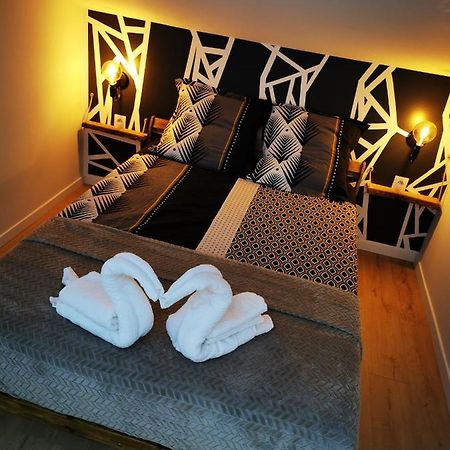 Appartement Neuf Climatise Sous Les Toits La Roche-Chalais Buitenkant foto