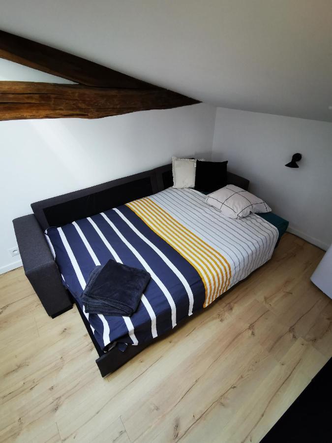 Appartement Neuf Climatise Sous Les Toits La Roche-Chalais Buitenkant foto