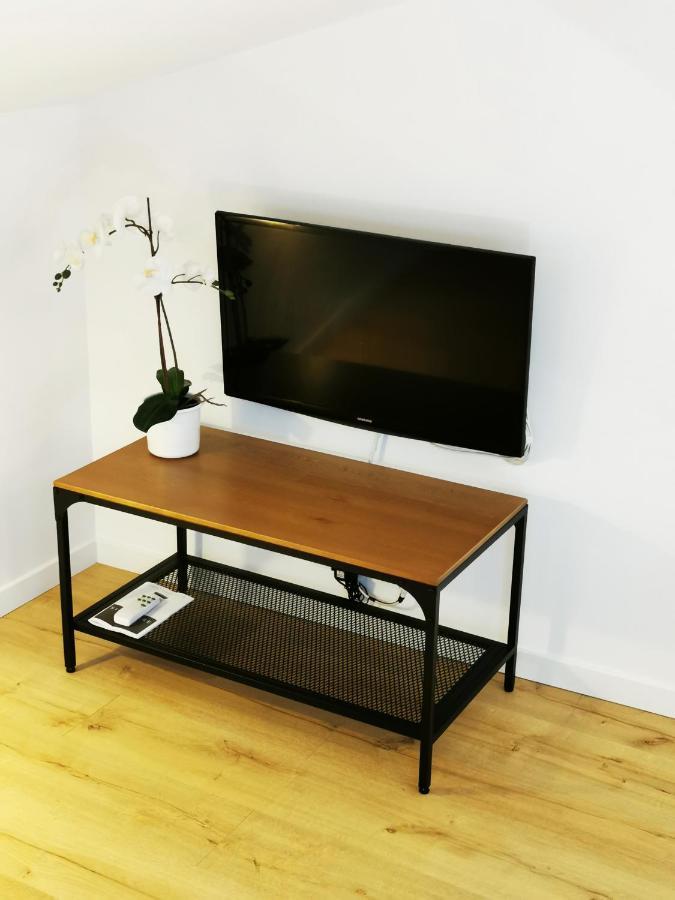 Appartement Neuf Climatise Sous Les Toits La Roche-Chalais Buitenkant foto