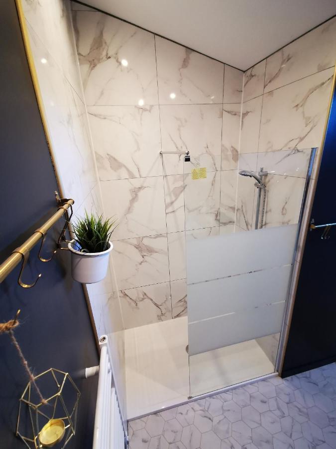 Appartement Neuf Climatise Sous Les Toits La Roche-Chalais Buitenkant foto